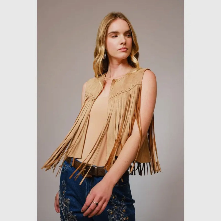 سترة ذات هامش كريمي