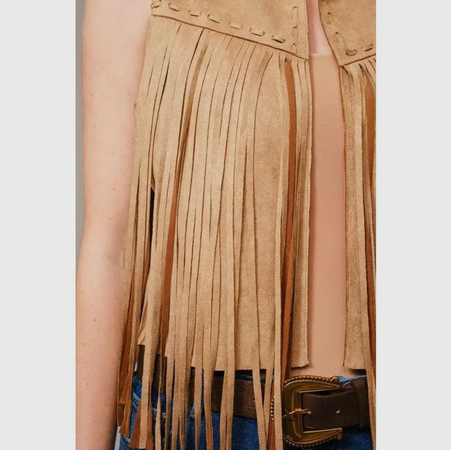 سترة ذات هامش كريمي