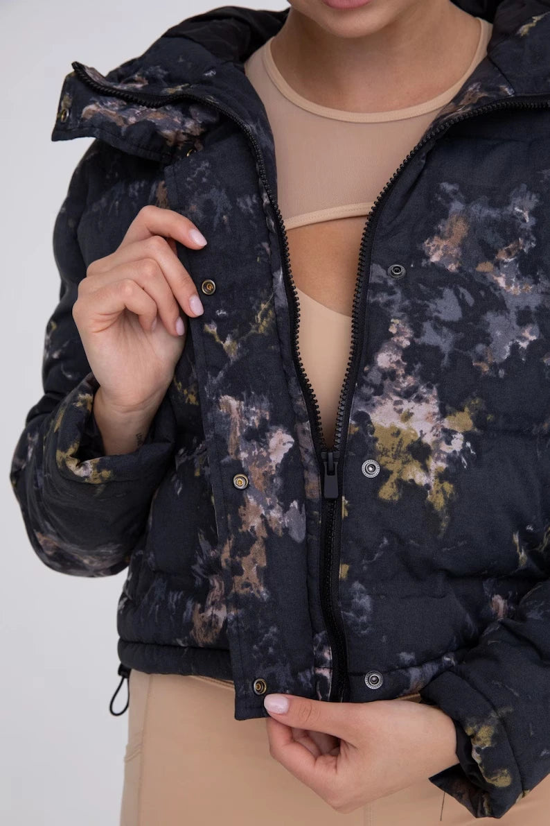 Chaqueta acolchada con capucha y estampado floral de acuarela